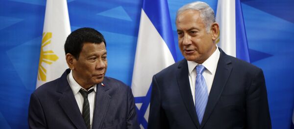 Israeli Prime Minister Benjamin Netanyahu, right, stands next to Philippine President Rodrigo Duterte during their meeting in Jerusalem on Monday, Sept. 3, 2018 Israeli Prime Minister Benjamin Netanyahu, right, stands next to Philippine President Rodrigo Duterte during their meeting in Jerusalem on Monday, Sept. 3, 2018 - Sputnik International