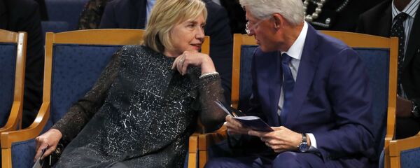 Former President Bill Clinton and wife Hillary Clinton, left, talking during the funeral service for Aretha Franklin at Greater Grace Temple, Friday, Aug. 31, 2018, in Detroit - Sputnik International