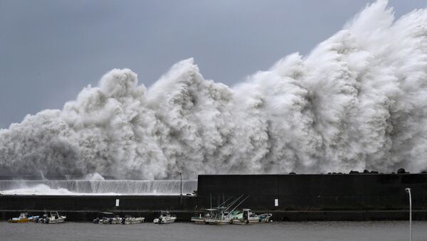 High waves triggered by Typhoon Jebi are seen at a fishing port in Aki, Kochi Prefecture, western Japan, in this photo taken by Kyodo September 4, 2018 - Sputnik International