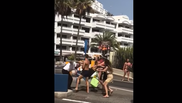 Bystanders record violent weekend fight in Spain's Puerto Rico de Gran Canaria - Sputnik International