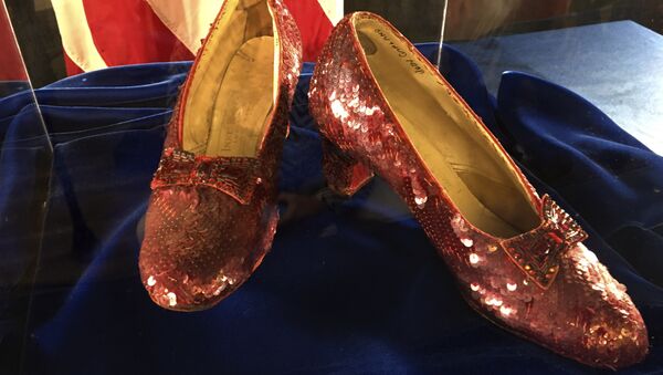 A pair of ruby slippers once worn by actress Judy Garland in the The Wizard of Oz are displayed at a news conference Tuesday, Sept. 4, 2018, at the FBI office in Brooklyn Center, Minn - Sputnik International