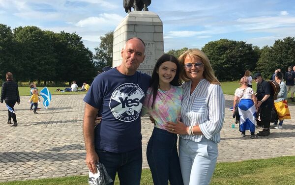 Tommy Sheridan with Family - Sputnik International