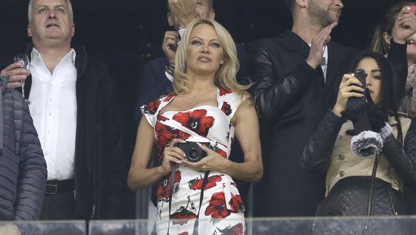 US actress Pamela Anderson awaits the start of the League One soccer match between Marseille and Monaco, at the Velodrome Stadium, in Marseille, southern France, Sunday, Jan. 28, 2018. - Sputnik International
