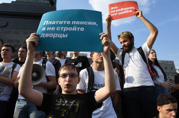 Participants in the rally against the pension reform on Pushkin Square in Moscow. Participants in the rally against the pension reform on Pushkin Square in Moscow. - Sputnik International