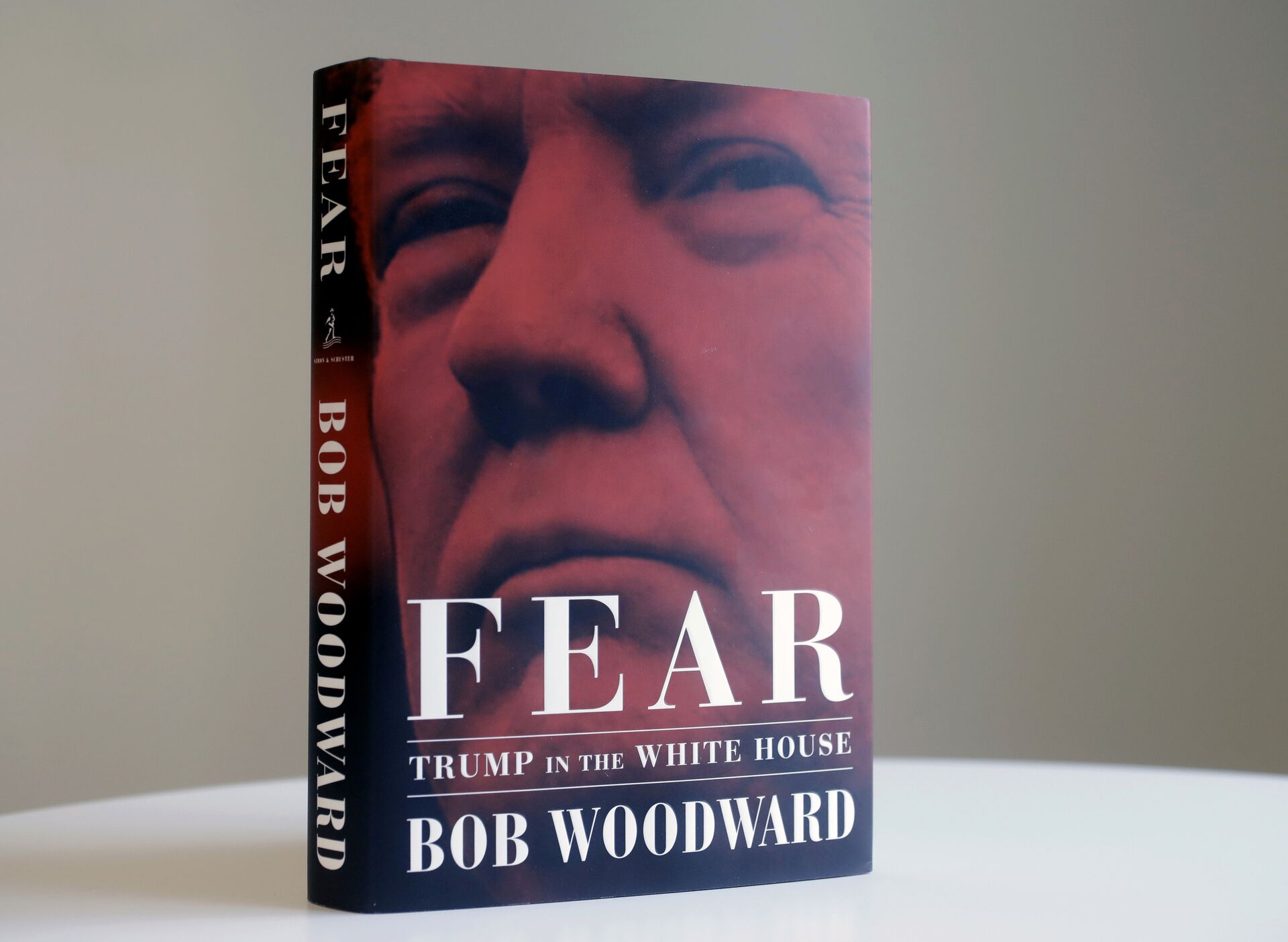 A copy of Bob Woodward's Fear is photographed Wednesday, Sept. 5, 2018, in New York - Sputnik International, 1920, 24.10.2022