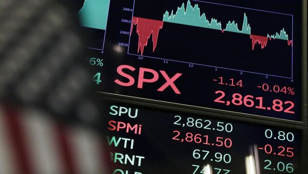 A board above the trading floor of the New York Stock Exchange shows the closing number for the S&P 500 index Wednesday, Aug. 22, 2018. The current bull run on Wall Street became the longest in history on Wednesday at 3,453 days, beating the bull market of the 1990s that ended in the dot-com collapse in 2000 - Sputnik International