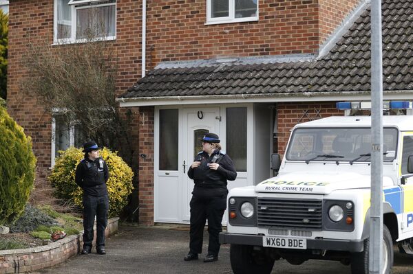 Police officers stand outside Sergei Skripal's residence in Salisbury - Sputnik International