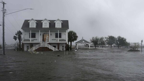 High winds and water surround a house as Hurricane Florence hits Swansboro N.C., Friday, Sept. 14, 2018 - Sputnik International