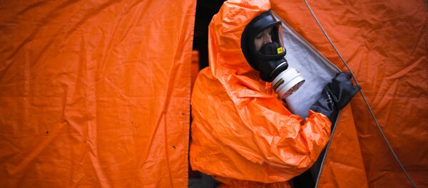 A German emergency worker looks out of a tent for decontamination during a joint anti-terror exercise of German authorities in Berlin, Wednesday, Oct. 11, 2017. - Sputnik International