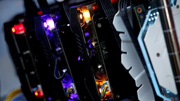 High-end graphic cards are installed in a cryptocurrency mining computer - Sputnik International