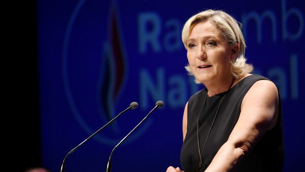 Leader of France's Rassemblement National (RN) far-right political party Marine Le Pen gestures as she delivers a speech at a meeting in Fréjus, southern France on September 16, 2018. - Sputnik International