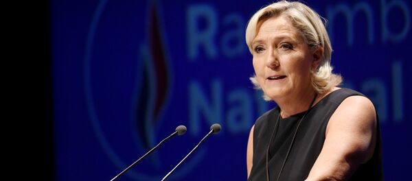 Leader of France's Rassemblement National (RN) far-right political party Marine Le Pen gestures as she delivers a speech at a meeting in Fréjus, southern France on September 16, 2018. - Sputnik International