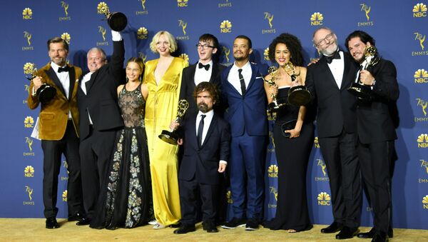 The cast of Game of Thrones pose with the Emmy for Outstanding Drama Series during the 70th Emmy Awards at the Microsoft Theatre in Los Angeles, California on September 17, 2018. - Sputnik International