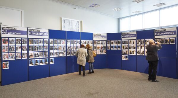 Journalists look at manhunt profiles after a news conference in Hamburg, Germany, Monday, Dec. 18, 2017. With photos and videos in the internet, police searches for suspected militant activists and looters of the G20 summit in summer 2017 Journalists look at manhunt profiles after a news conference in Hamburg, Germany, Monday, Dec. 18, 2017. With photos and videos in the internet, police searches for suspected militant activists and looters of the G20 summit in summer 2017 - Sputnik International