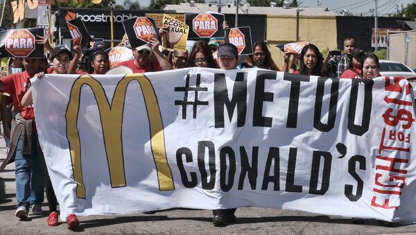 McDonald's workers carry a banner and march towards a McDonald's in south Los Angeles on Tuesday, Sept. 18, 2018. - Sputnik International
