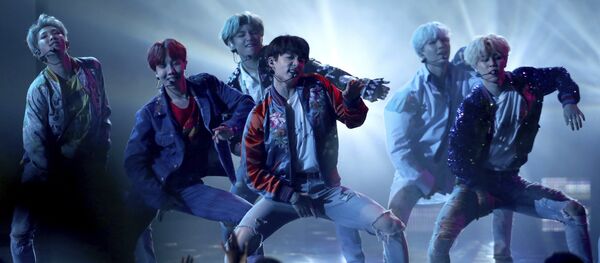 BTS performs DNA at the American Music Awards at the Microsoft Theater on Sunday, Nov. 19, 2017, in Los Angeles - Sputnik International