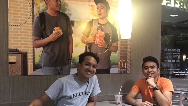 Two friends wanted to see more Asian representation in McDonald's ads. So, they hung up a photo of themselves in a Texas restaurant. - Sputnik International