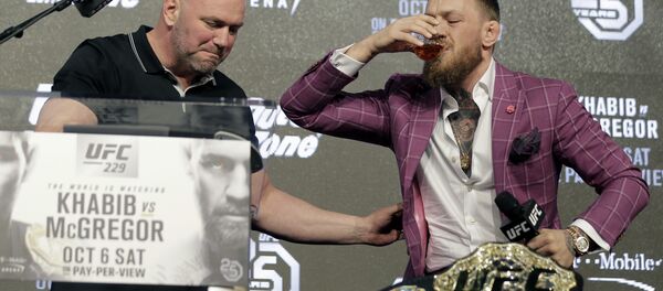 Conor McGregor, right, and UFC president Dana White have a drink during a news conference in New York, Thursday, Sept. 20, 2018. McGregor is returning to UFC after a two-year absence - Sputnik International