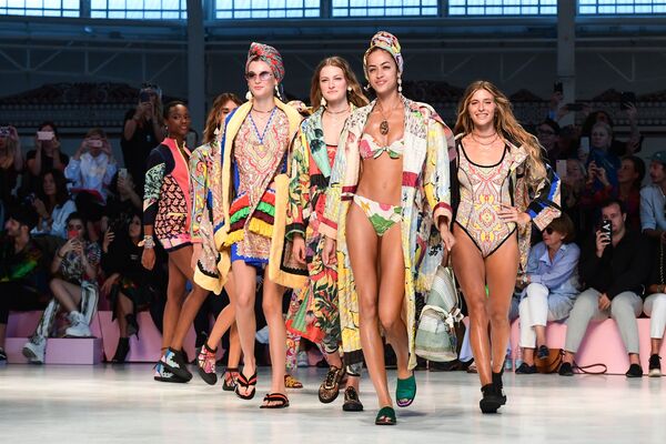 Bright Beauty: Women's Spring/Summer 2019 Fashion Week in Milan - Sputnik International