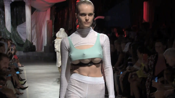 A model with a prosthetic third breast at GCDS Spring/Summer 2019 show in Milan, Italy, September 22, 2018 - Sputnik International