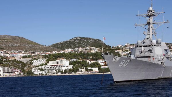 The USS Roosevelt off the coast of the town of Neum in Bosnia-Herzegovina in 2008 - Sputnik International