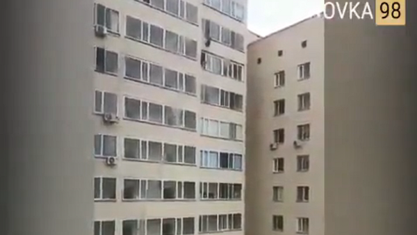 28-year-old Astana man Artem Yarev reaches for a seven-year-old boy dangling from the apartment window above him in Kazakhstan's capital, Sept 24, 2018 - Sputnik International