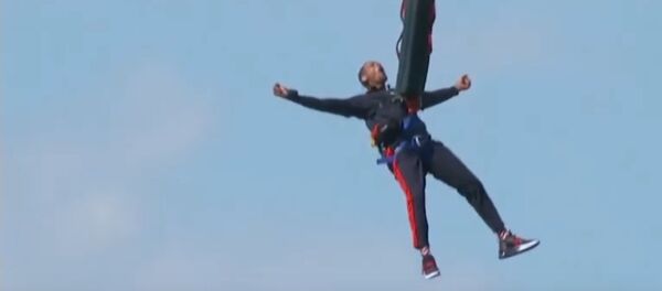 Will Smith celebrates his 50th birthday with a jump into the grand canyon Will Smith celebrates his 50th birthday with a jump into the grand canyon - Sputnik International