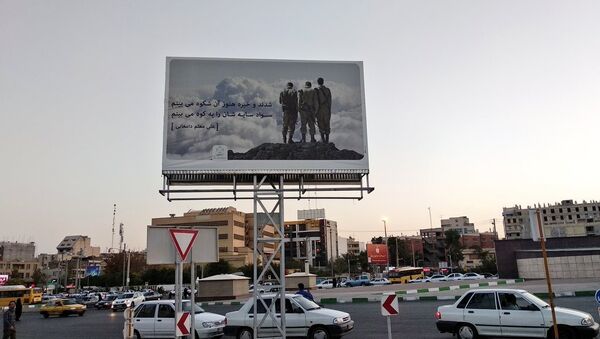 A billboard in Shiraz, Iran, purporting to show Iranian soldiers from the Iran-Iraq War, but actually showing IDF soldiers - Sputnik International