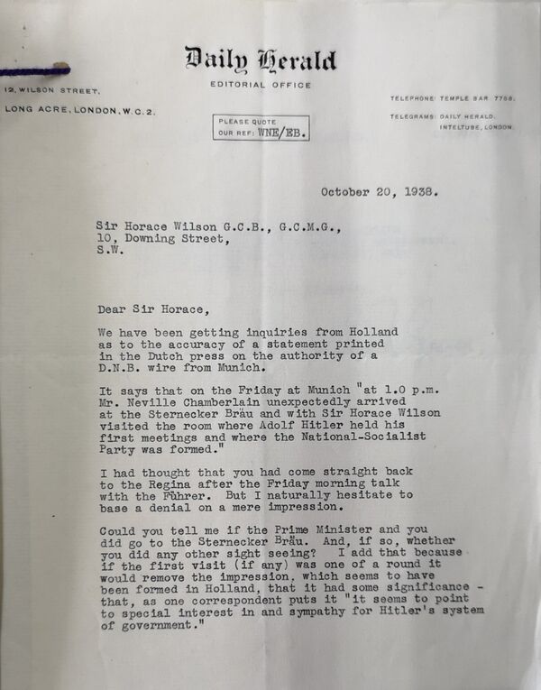 Letter quoting Dutch press reports about Chamberlain’s visit to Hitler’s favorite beerkeller.  - Sputnik International