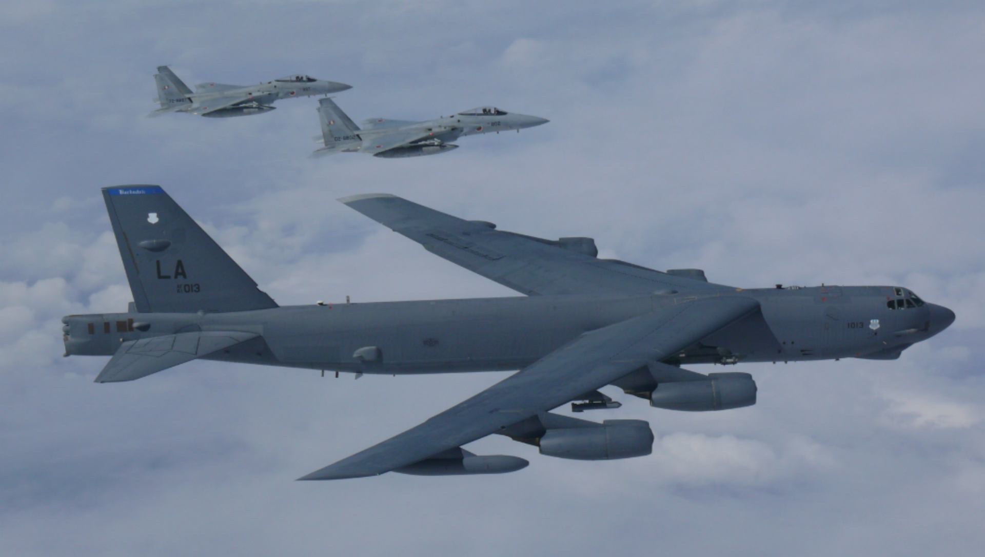 A B-52H Stratofortress bomber aircraft integrated with the Koku Jieitai (Japan Air Self Defense Force) while conducting a routine training mission in the East China Sea and Sea of Japan Sep. 26, 2018  - Sputnik International, 1920, 19.01.2023