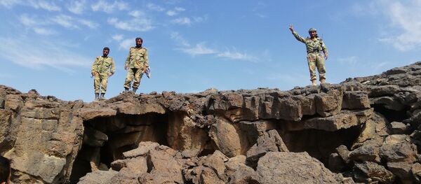 FIGHTERS LAY DOWN ARMS AND BEARDS - Sputnik International