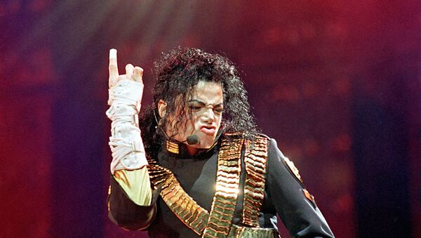 American pop star Michael Jackson performs during his Dangerous tour in Bankok, 25 August 1993.  - Sputnik International