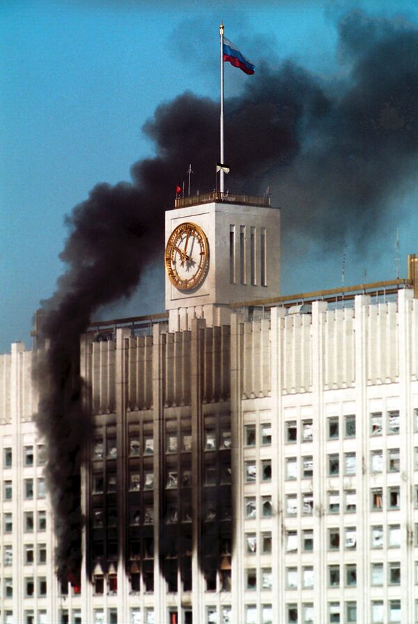 Russian Federation Government House ablaze in Moscow's Svoboda Square on October 4, 1993 Russian Federation Government House ablaze in Moscow's Svoboda Square on October 4, 1993 - Sputnik International