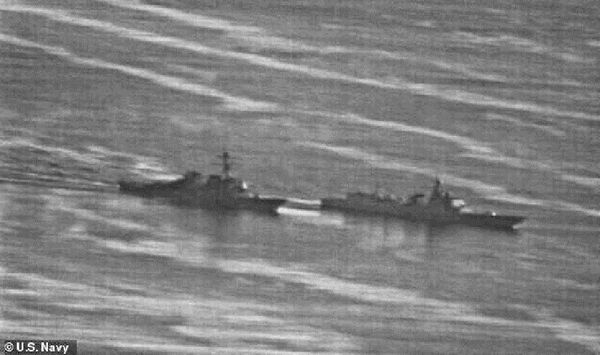 The People's Liberation Army opposes the 'freedom of navigation' operations conducted by the US in territory it considers China's, and sent a navy vessel to head off the American ship The People's Liberation Army opposes the 'freedom of navigation' operations conducted by the US in territory it considers China's, and sent a navy vessel to head off the American ship - Sputnik International