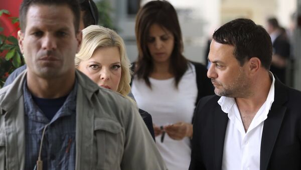 Sara Netanyahu, wife of Israeli Prime Minister Benjamin Netanyahu, second left, arrives to a court hearing in a fraud trial against her, at the Magistrate court in Jerusalem, Sunday, Oct. 7, 2018 - Sputnik International