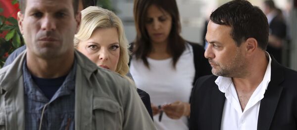 Sara Netanyahu, wife of Israeli Prime Minister Benjamin Netanyahu, second left, arrives to a court hearing in a fraud trial against her, at the Magistrate court in Jerusalem, Sunday, Oct. 7, 2018 - Sputnik International