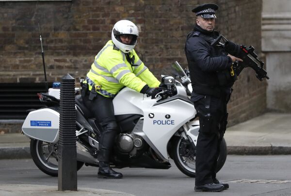 Police officers keep guard at Downing Street in London, Wednesday, Dec. 6, 2017. Police officers keep guard at Downing Street in London, Wednesday, Dec. 6, 2017. - Sputnik International