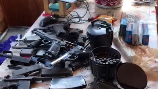 FSB Detained Criminals Making Improvised Bombs, Weapons - Sputnik International