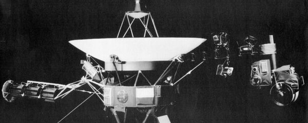 This is a handout photo from the Jet Propulsion Lab in Passadena, Calif., showing the Voyager 2 spacecraft. On right side of the craft is girder-like boom which holds science project equipment and imaging camera. The platform at far end of the boom apparently got stuck-perhaps caused by a collision with particles from Saturn's rings, limitting movement of some of the equipmen, according to JPL scientists. (AP-Photo/HO) 26.8.1981 This is a handout photo from the Jet Propulsion Lab in Passadena, Calif., showing the Voyager 2 spacecraft. On right side of the craft is girder-like boom which holds science project equipment and imaging camera. The platform at far end of the boom apparently got stuck-perhaps caused by a collision with particles from Saturn's rings, limitting movement of some of the equipmen, according to JPL scientists. (AP-Photo/HO) 26.8.1981 - Sputnik International
