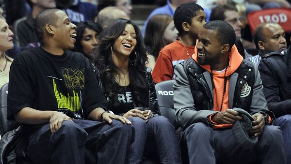 Entertainers Jay-Z, left, Beyonce and Kanye West, right, laugh during the New Jersey Nets' NBA basketball game against the Seattle SuperSonics on Wednesday night, Jan. 9, 2008, in East Rutherford, N.J. - Sputnik International