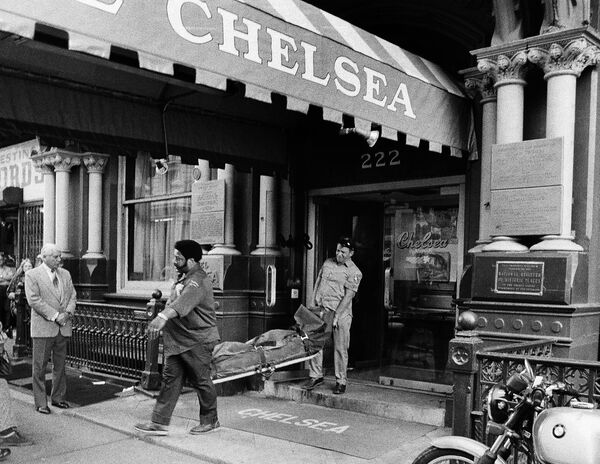 The body of 20-year-old Nancy Spungen is removed from the Chelsea Hotel in New York in October 1978 The body of 20-year-old Nancy Spungen is removed from the Chelsea Hotel in New York in October 1978 - Sputnik International