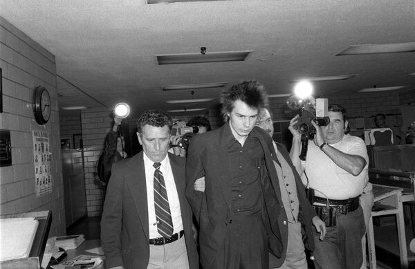 Sid Vicious, under arrest for the murder of his American girlfriend Nancy Spungen in October 1978 Sid Vicious, under arrest for the murder of his American girlfriend Nancy Spungen in October 1978 - Sputnik International