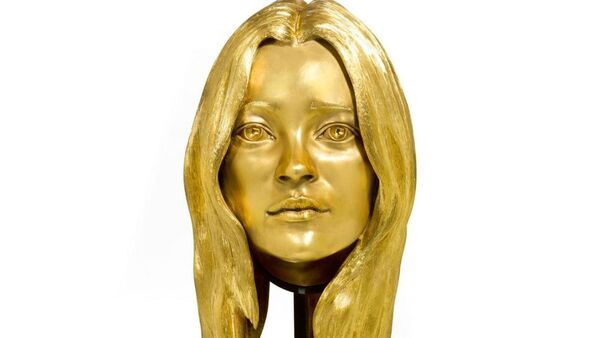 Ahead of the sale of Marc Quinn’s 18-carat gold sculpture of Kate Moss, discover more about this iconic supermodel who has been immortalized by some of the world’s most famous contemporary artists and photographers. - Sputnik International