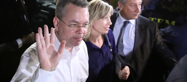 U.S. pastor Andrew Brunson and his wife Norrine arrive at the airport in Izmir U.S. pastor Andrew Brunson and his wife Norrine arrive at the airport in Izmir - Sputnik International