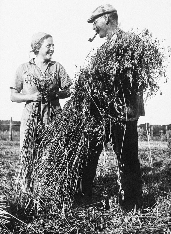 German Peasants in Fields Before WWII - Sputnik International