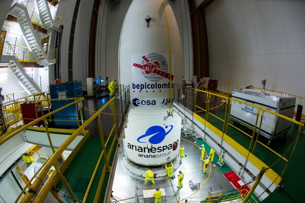 The fairing of the Ariane 5 launcher is lowered over the BepiColombo spacecraft stack. The fairing of the Ariane 5 launcher is lowered over the BepiColombo spacecraft stack. - Sputnik International