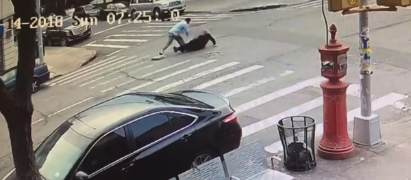 New York City taxi driver caught on surveillance footage chasing after Jewish man before repeatedly punching him in the head. New York City taxi driver caught on surveillance footage chasing after Jewish man before repeatedly punching him in the head. - Sputnik International