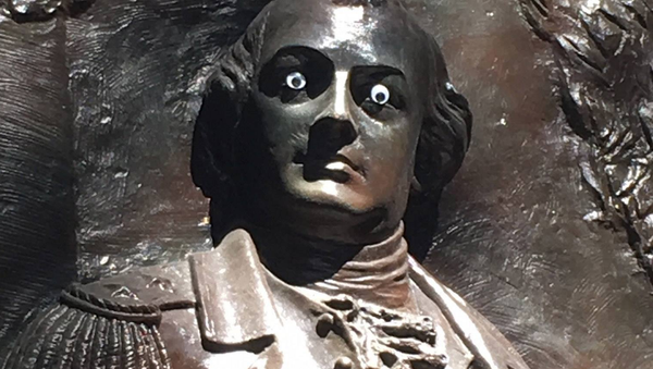 The photo of googly eyes fixed on the statue of Nathanael Greene, a Revolutionary War general - Sputnik International