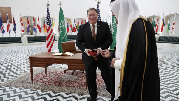 US Secretary of State Mike Pompeo receives a gift during a visit to the Saudi capital Riyadh, on October 16, 2018. Pompeo held talks with Saudi King Salman seeking answers about the disappearance of journalist Jamal Khashoggi, amid US media reports the kingdom may be mulling an admission he died during a botched interrogation. - Sputnik International