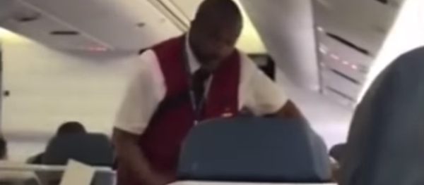 'Sharknado' actress Tara Reid gets booted from Delta Airlines flight moments before takeoff - Sputnik International